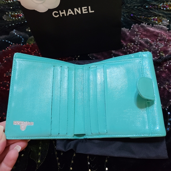 Chanel Iridescent Wallet - Picture 9 of 17